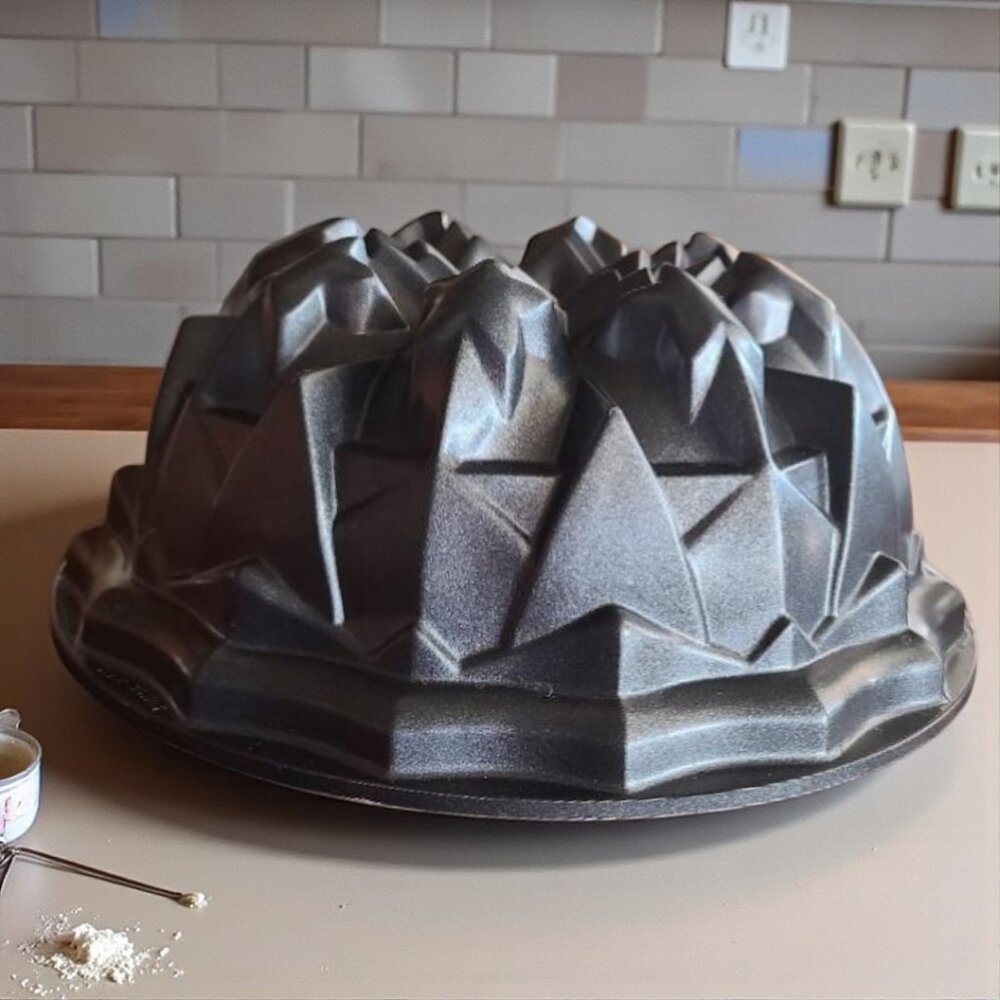 ✨ Rare Nordic Ware American Star 10-Cup Bundt® Pan – Graphite ✨